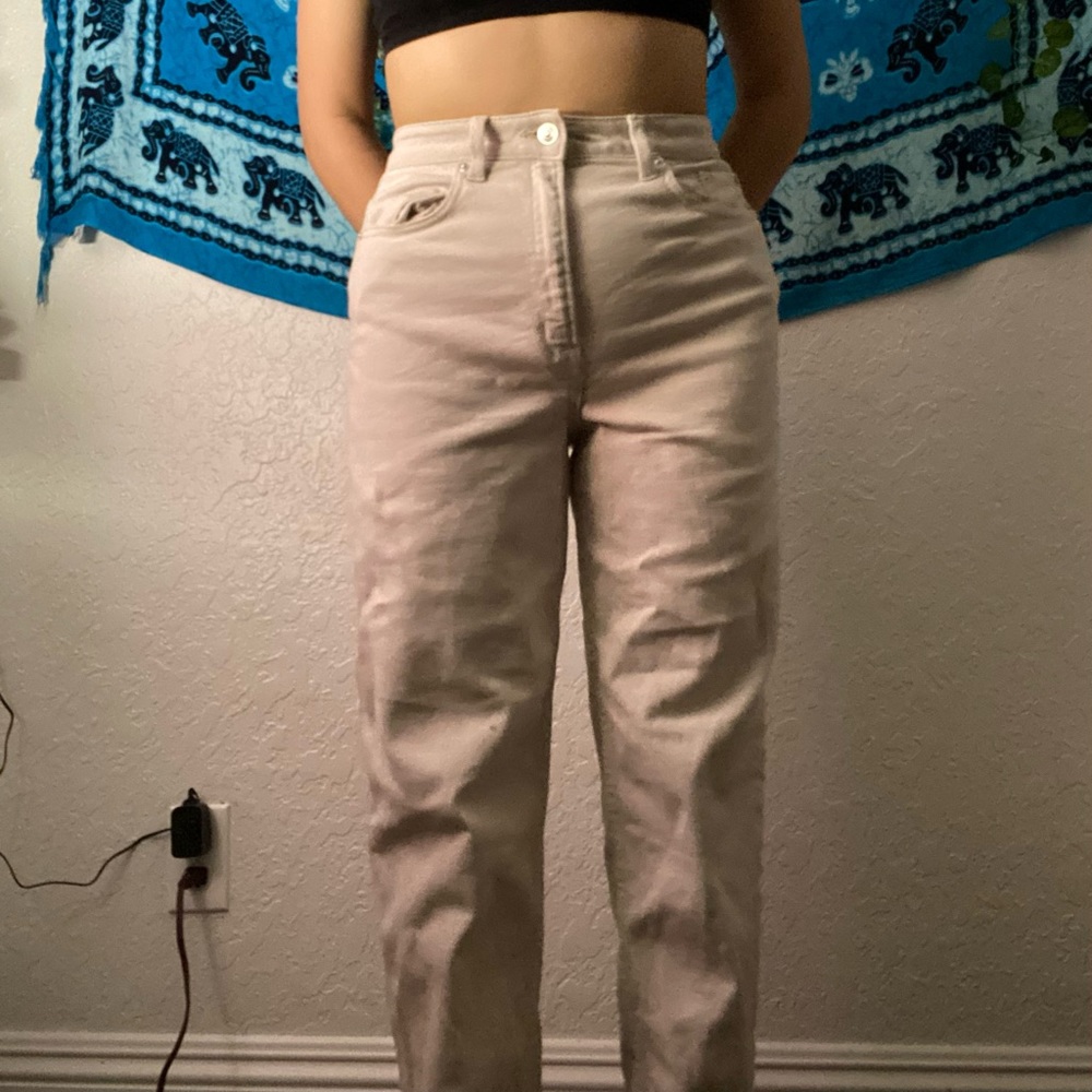 Beige jeans, fitted in the waist, from H&M brand divided